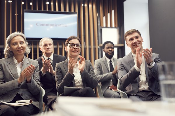 Dynamisez vos équipes : stratégies ludiques pour vos conférences